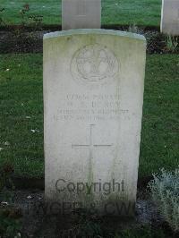 Cite Bonjean Military Cemetery Armentieres - De Roy, William Stewart